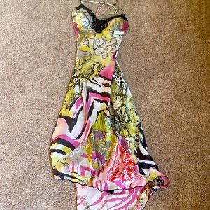 Super cute sexy dress linger in the back. Size 6